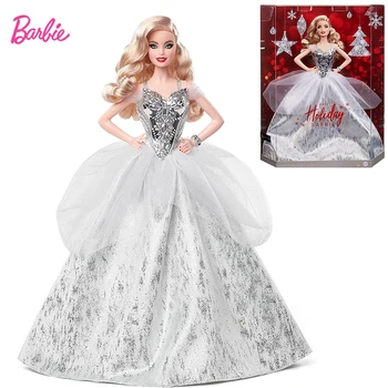 Празнична кукла Барби Signature 2021 12-инчов блондинка с вълнообразен коса в сребрист рокля с поставка за кукла, подарък за момичета от 6 и повече години